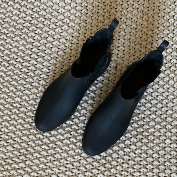 Size 9 Cloudy Waterproof Chelsea Rain Boot - Picture 7 of 7